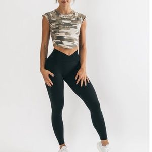 ALPHALETE VELOCITY CROP TEE Tan Canvas Camo Large